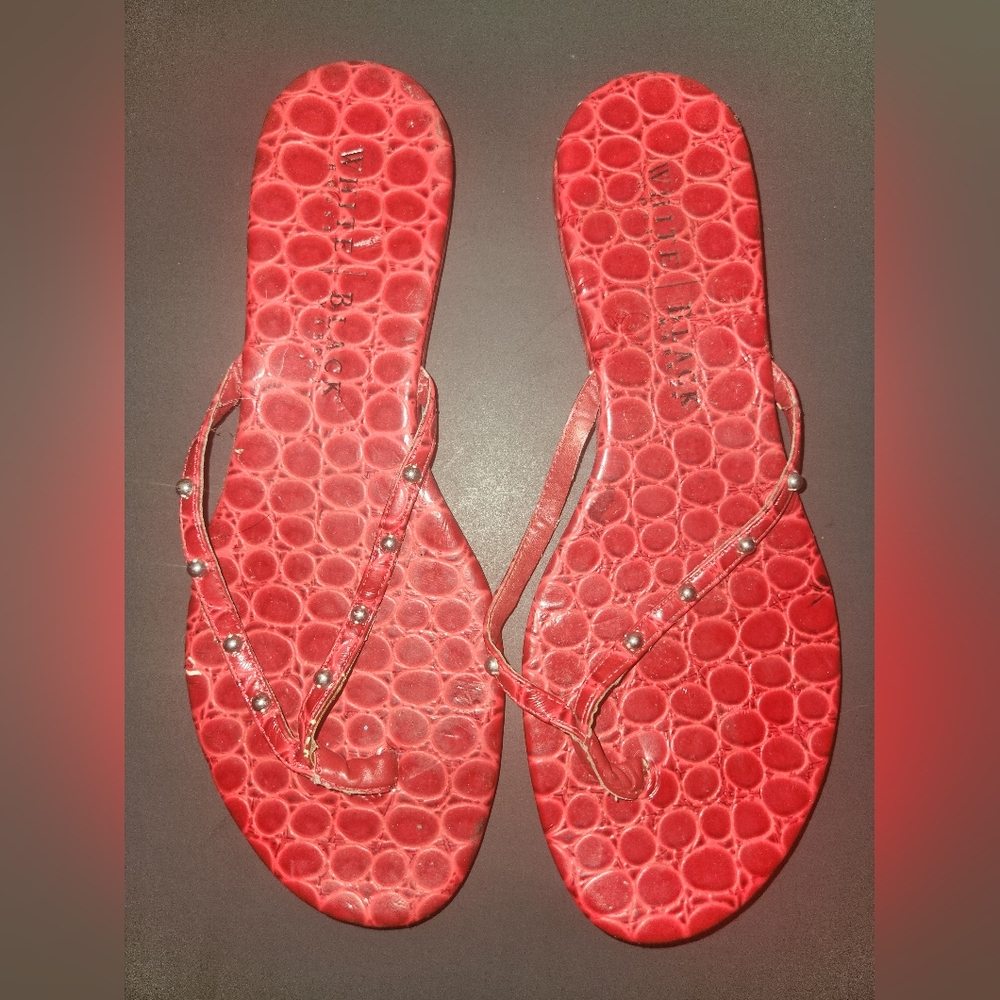 White House Black Market Sandles